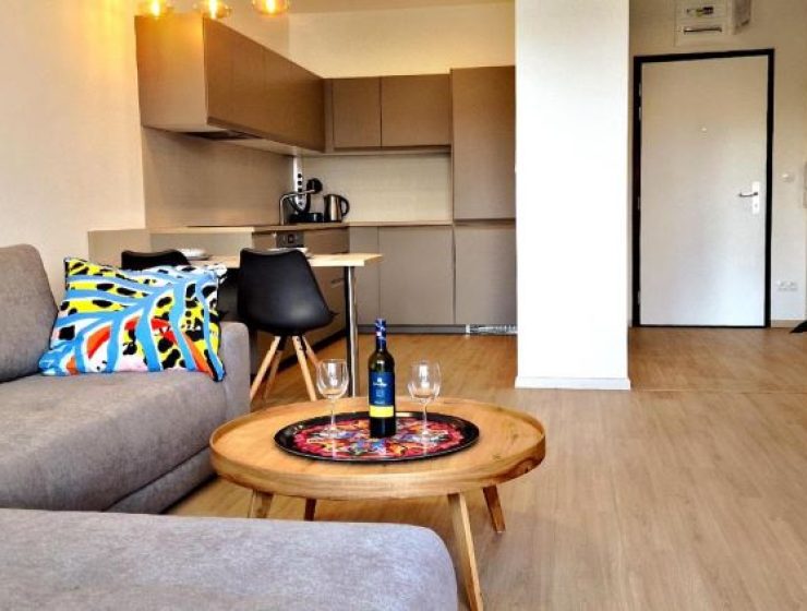 2 Room Pink Apartment Bratislava
