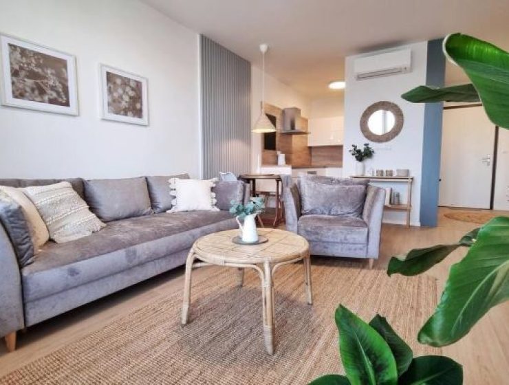 Cozy Urban Apartment Stay
